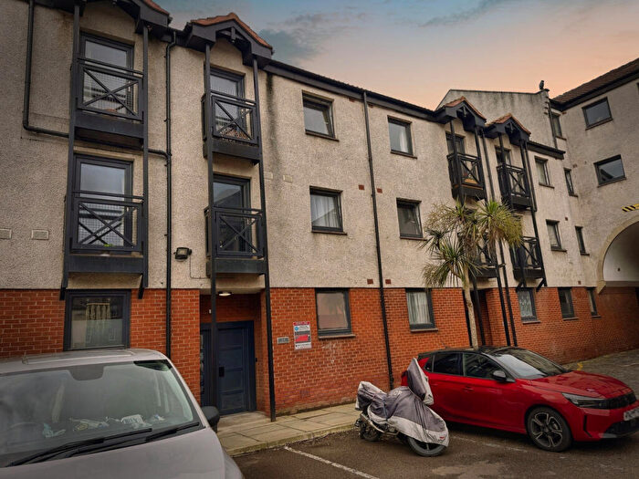 2 Bedroom Apartment To Rent In New Bells Court, Edinburgh, EH6