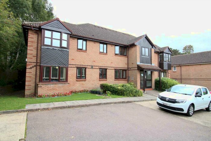 Studio To Rent In Bornedene, Potters Bar, EN6