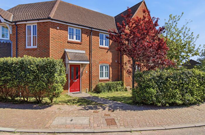 4 Bedroom End Of Terrace House For Sale In Maple Fields, Seaford, BN25