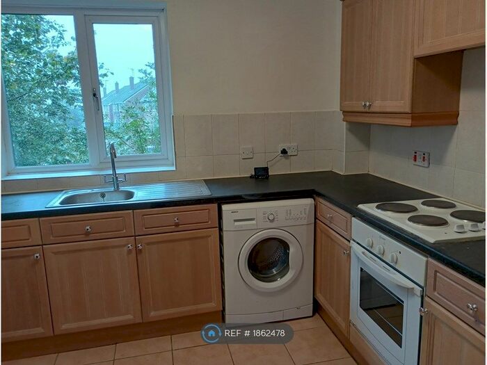 1 Bedroom Flat To Rent In St. Marks Court, Pensnett, Brierley Hill, DY5