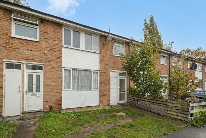 4 Bedroom Flat For Sale In Cowbridge Lane, Barking, IG11