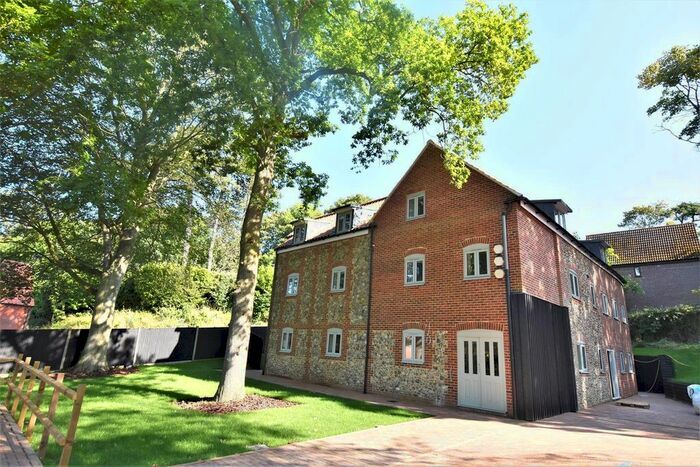 2 Bedroom Flat To Rent In Hardwood Knoll, Overstrand Road, Cromer, NR27