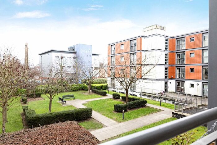 2 Bedroom Flat To Rent In Holland Gardens, Brentford, TW8