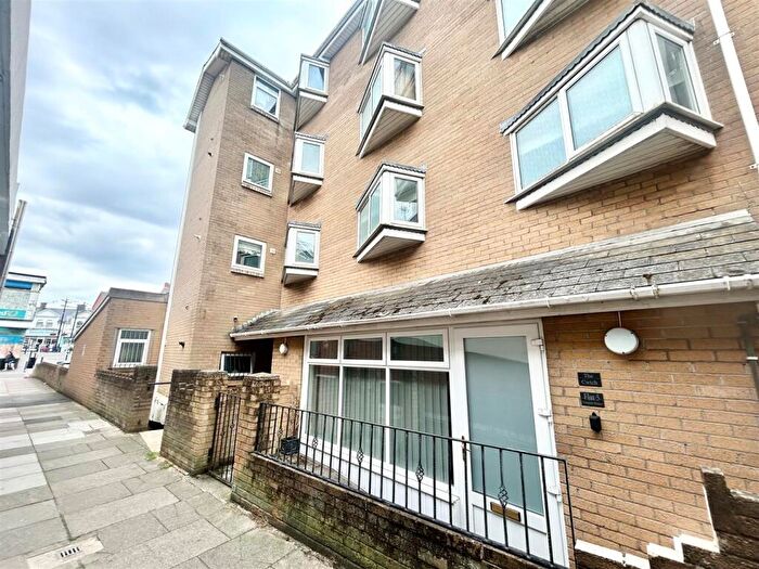 3 Bedroom Flat To Rent In Glenaub House, Old School Road, Porthcawl, Bridgend, CF36