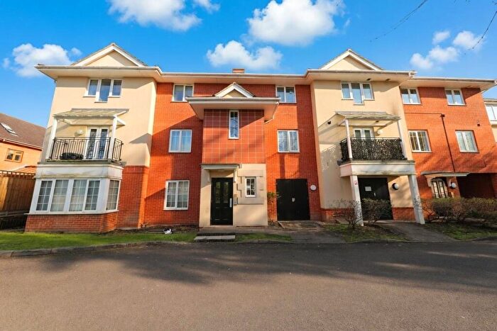 1 Bedroom Flat For Sale In Aitken Close, Ruislip, HA4