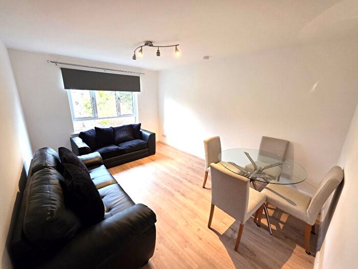 2 Bedroom Flat To Rent In Springbank Street, City Centre, Aberdeen, AB11