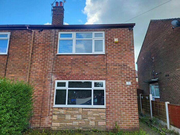 3 Bedroom Semi-Detached House To Rent In The Grange, Hyde, SK14