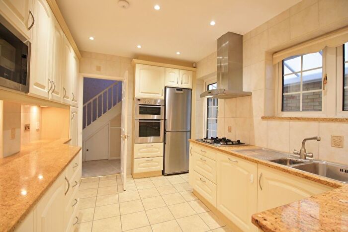4 Bedroom Detached House To Rent In Ferndown, Hornchurch, RM11