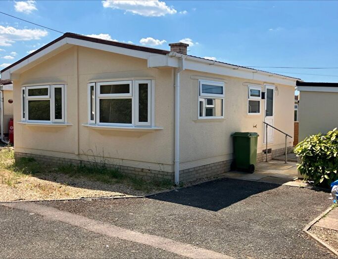 2 Bedroom Mobile/park Home For Sale In The Reddings, Cheltenham, GL51