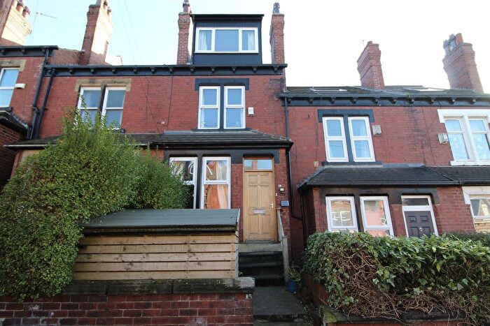 4 Bedroom Terraced House For Sale In De Lacy Mount, Leeds, LS5