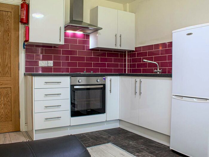 1 Bedroom Apartment To Rent In Headingley Lane, Leeds, West Yorkshire, LS6