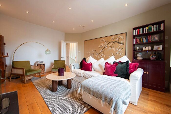 3 Bedroom Flat For Sale In Belsize Road, South Hampstead, London, NW6