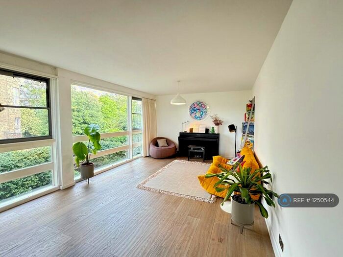 3 Bedroom Flat To Rent In South Row, London, SE3