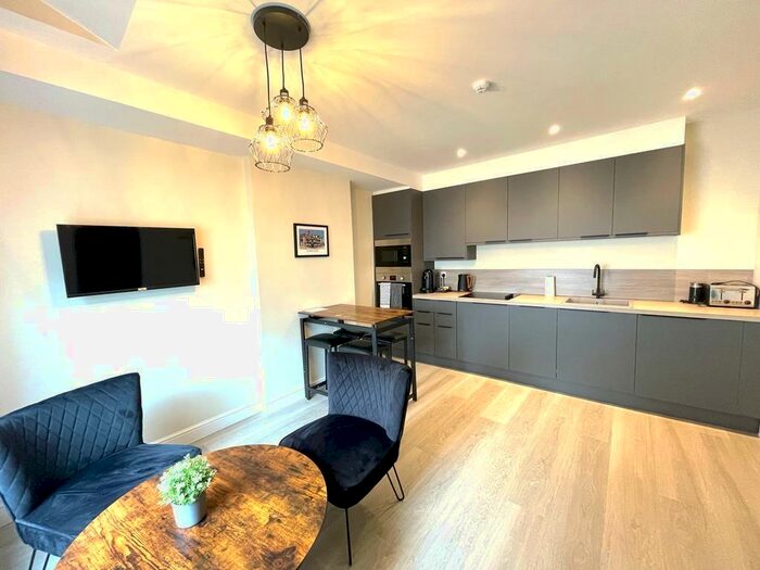 2 Bedroom Flat To Rent In Bridge Street Row East, Chester, CH1