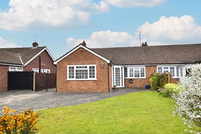 2 Bedroom Semi-Detached Bungalow For Sale In Ashridge Drive, AL2