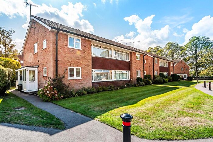 2 Bedroom Maisonette For Sale In Master Close, Oxted, RH8