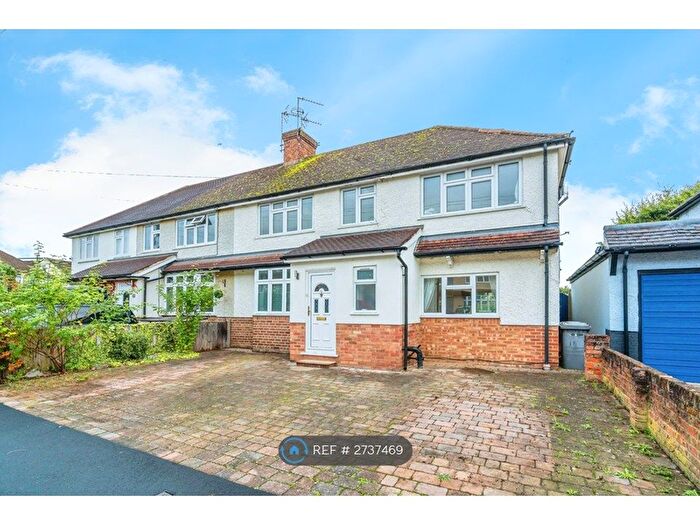 4 Bedroom Semi-detached House To Rent In Shakespeare Road, Addlestone, KT15