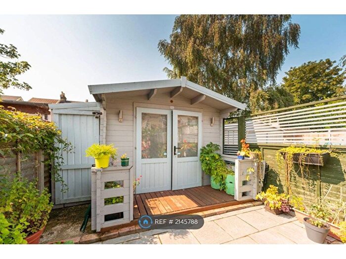 3 Bedroom Terraced House To Rent In Guildford Road, Croydon, CR0