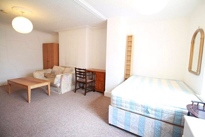 2 Bedroom Apartment To Rent In Thane Villas, Islington, London, N7