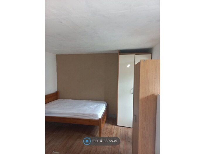 Studio To Rent In Rowe Gardens, Barking, IG11