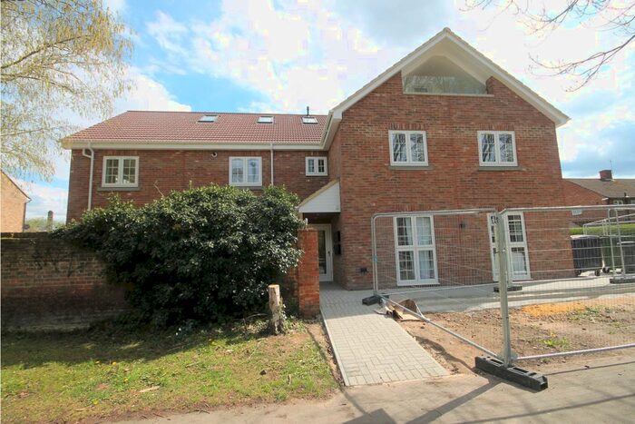 2 Bedroom Flat To Rent In Whitmores Close, Epsom, KT18