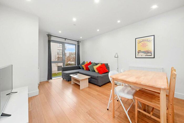 2 Bedroom Flat To Rent In Christian Street, Shadwell, London, E1