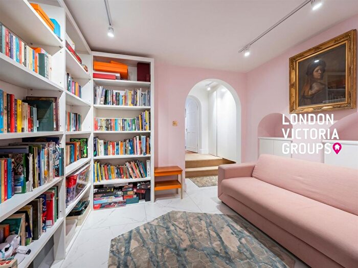 3 Bedroom Property To Rent In Catherine Place, London, SW1E