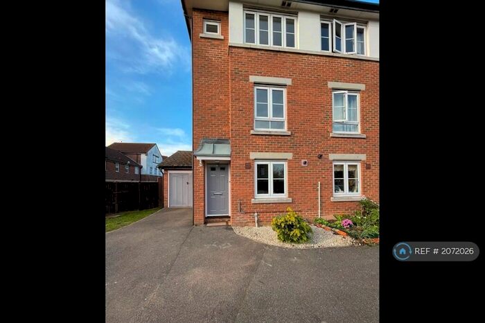 3 Bedroom Semi-Detached House To Rent In Acorn Way, Bedford, MK42