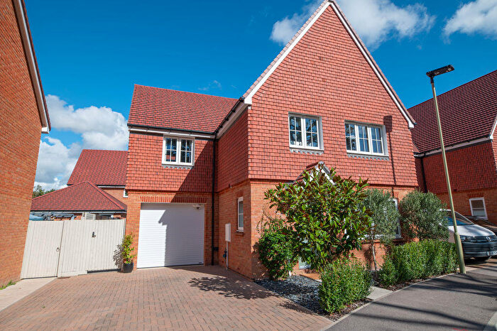 4 Bedroom Detached House For Sale In Clements Grove, Lovedean, PO8
