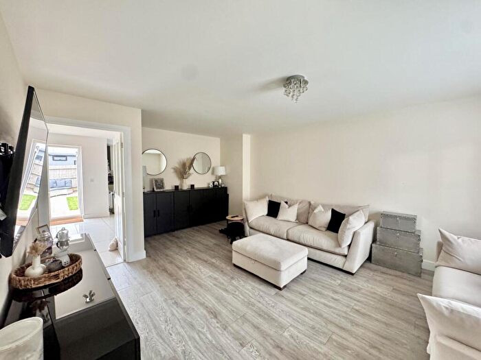3 Bedroom End Of Terrace House For Sale In Alder Wynd, Silsoe, MK45