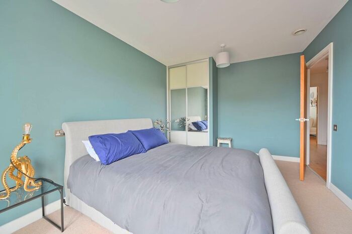 2 Bedroom Flat For Sale In East Street, Elephant And Castle, London, SE17