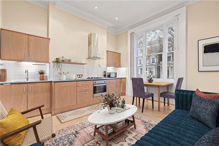 1 Bedroom Flat To Rent In Royal Crescent, Holland Park, London, W11