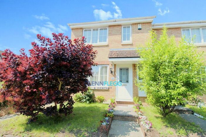 3 Bedroom End Of Terrace House To Rent In Langley, Slough, SL3