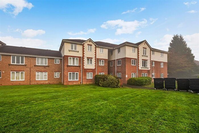 2 Bedroom Flat To Rent In Garden Close, Andover, SP10