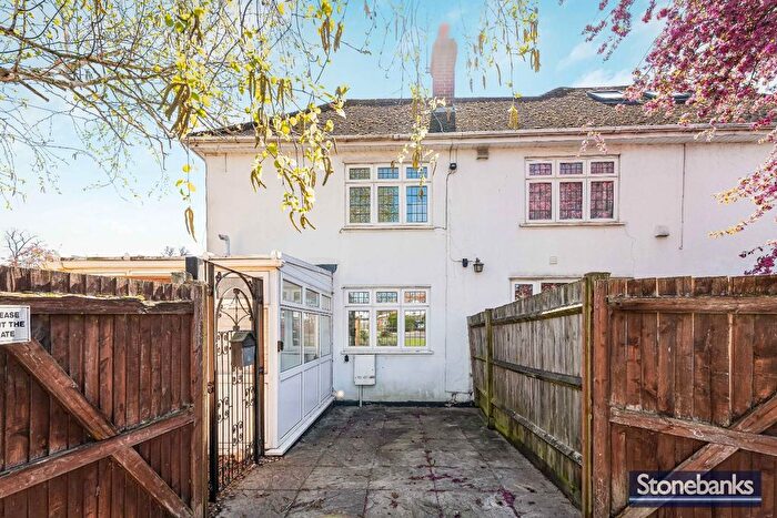 1 Bedroom Semi-Detached House For Sale In Eastlea Avenue, Watford, WD25