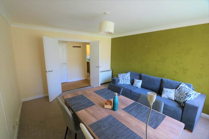 2 Bedroom Flat For Sale In Goldington Green, Bedford, MK41