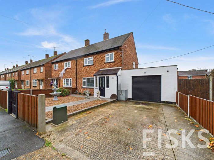 3 Bedroom Semi Detached House For Sale In High Road, Benfleet, SS7