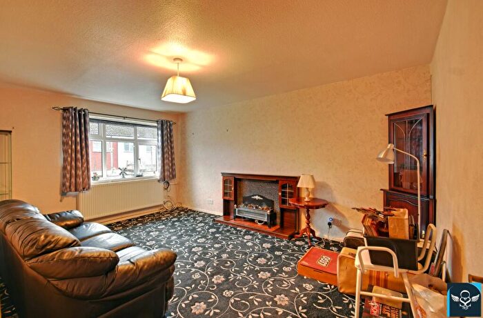 3 Bedroom Town House For Sale In Aylesbury Walk, Burnley, BB10
