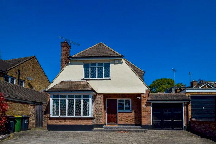 3 Bedroom Detached House To Rent In Bedroom Detached House In Rayleigh, SS6