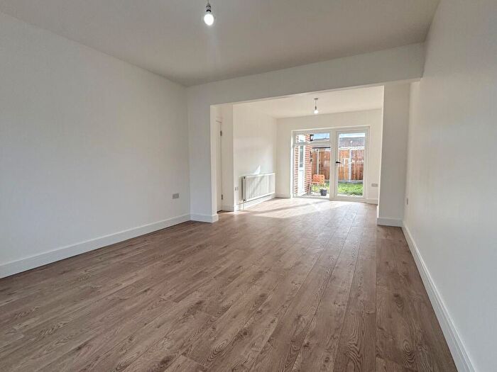 4 Bedroom Terraced House To Rent In Fouracres, Enfield, EN3