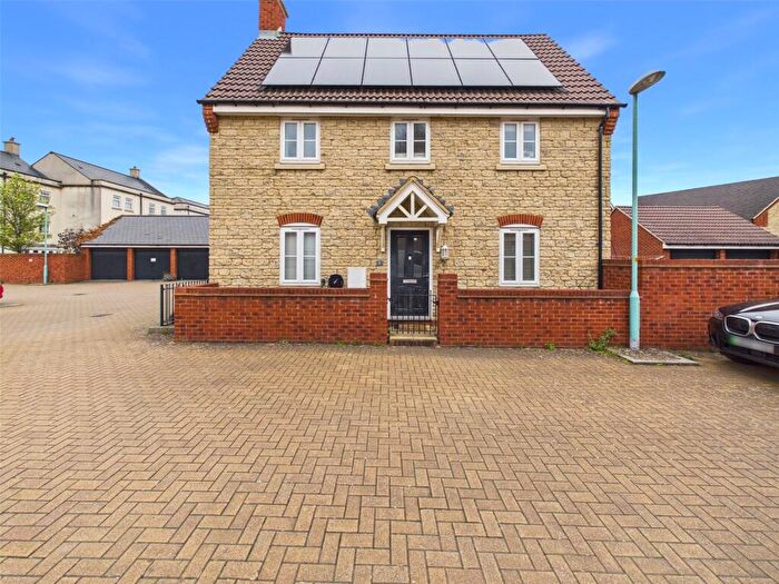 3 Bedroom Detached House For Sale In Walnut Close, Brockworth, Gloucester, Gloucestershire, GL3