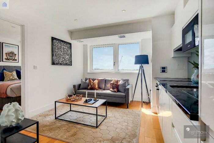 1 Bedroom Apartment To Rent In Park Lane, South Croydon, Surrey, CR0