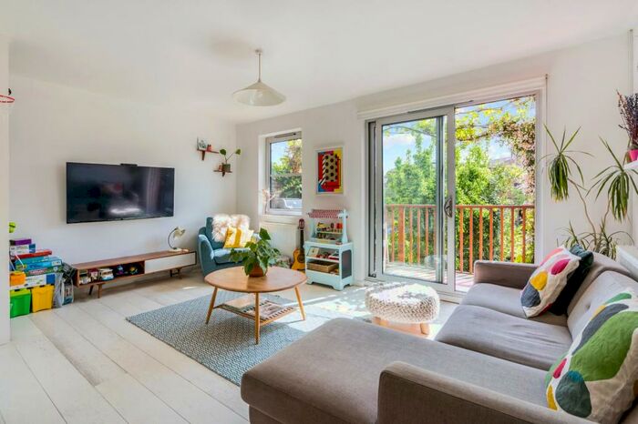 4 Bedroom Terraced House To Rent In Vicars Close, South Hackney, London, E9