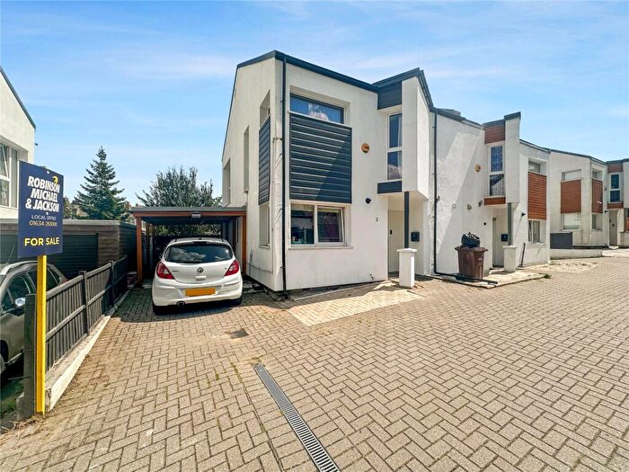 3 Bedroom Semi Detached House For Sale In Mill Road, Gillingham, Kent, ME7