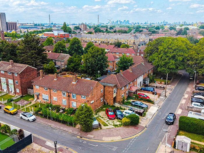 1 Bedroom Flat For Sale In Maybury Road, Barking, IG11