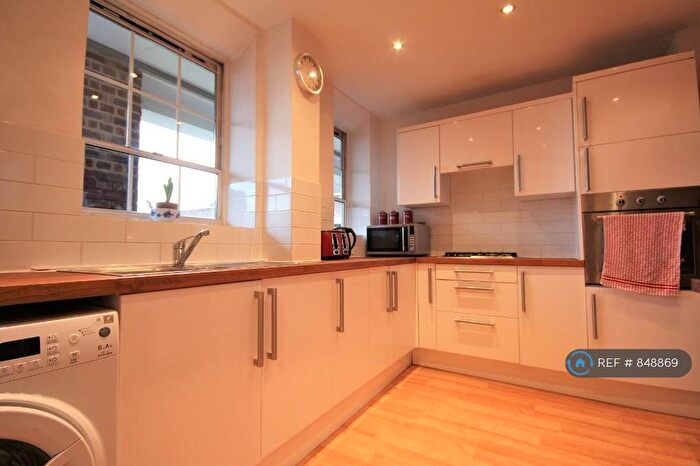 3 Bedroom Maisonette To Rent In Geary House, London, N7