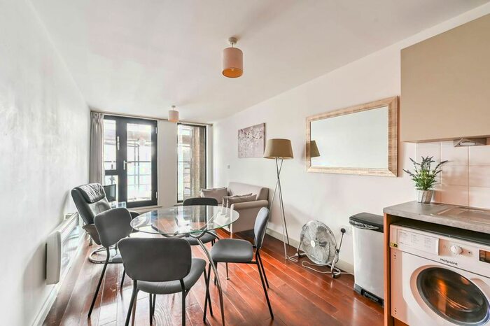 2 Bedroom Flat To Rent In Southwark Bridge Road, Southwark, London, SE1