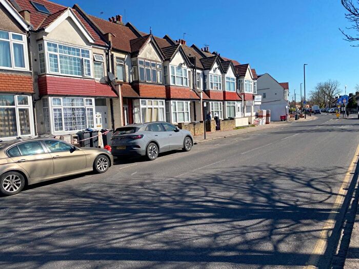 4 Bedroom Detached House To Rent In Spring Grove Road, Hounslow, TW3