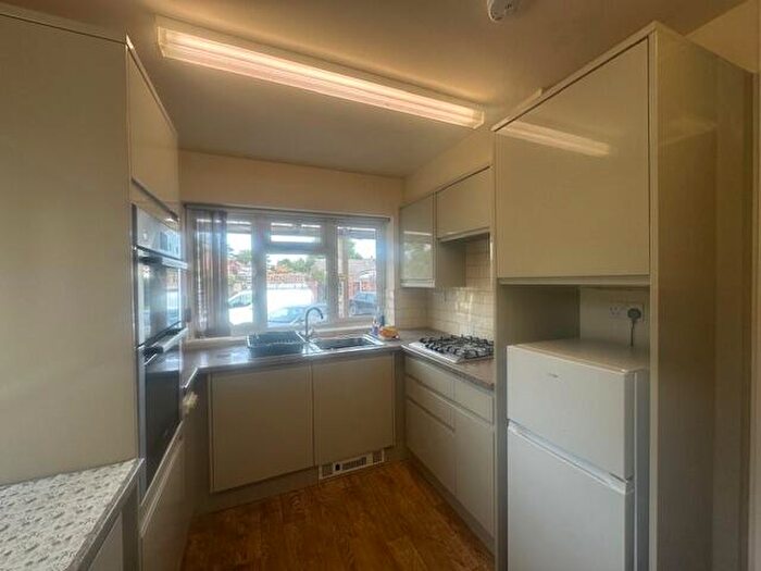 5 Bedroom Bungalow To Rent In Farfield, Kidderminster, DY10