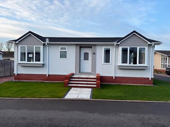 2 Bedroom Park Home For Sale In Sunset Drive, Dodwell Park, Stratford Upon Avon, CV37